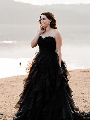 Unique Sweetheart Black Wedding Dresses Tulle Tiered A-line Gowns WD242