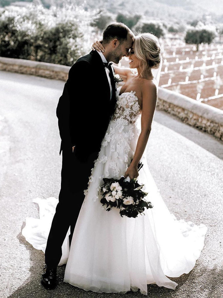 Stunning Sweetheart A-line Wedding Dresses Tulle Appliqued Gowns WD285