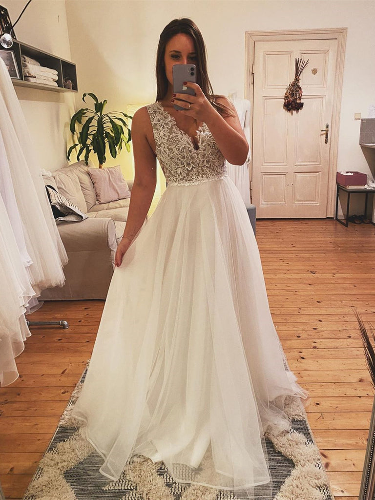 V-neck A-line Wedding Dresses Tulle Appliqued Bridal Gowns WD313