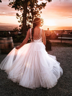 Tulle Sleeveless Backless A-line Wedding Dresses With Sweep Train WD379
