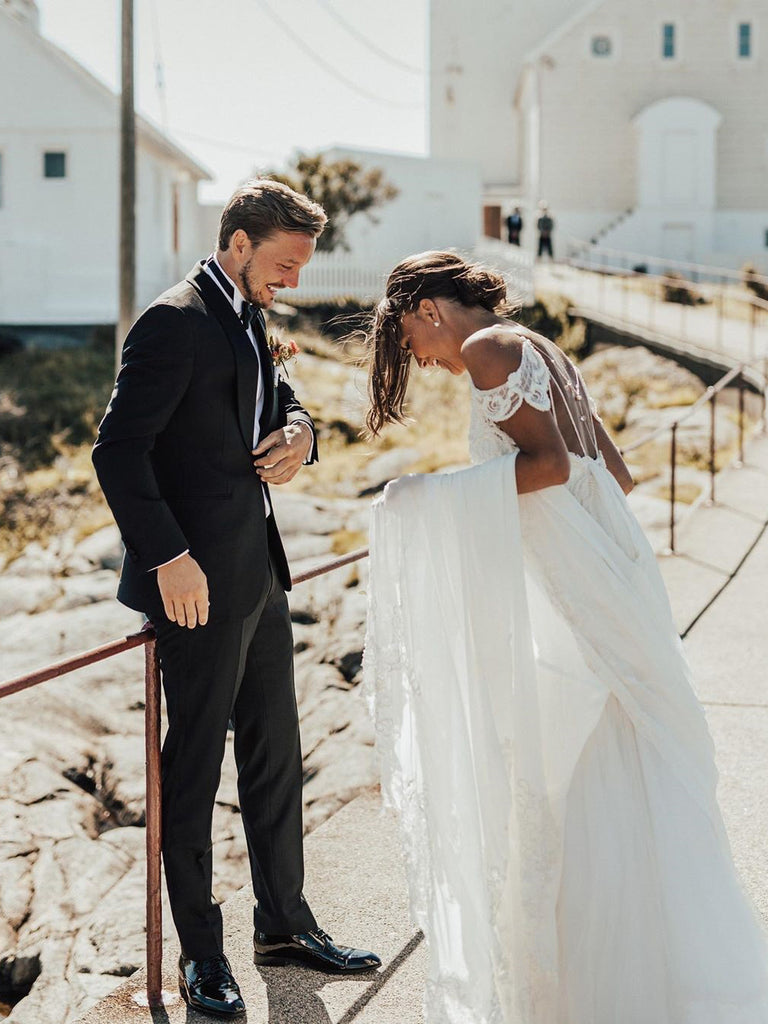 Attractive V-neck  A-line Wedding Dresses Appliqued Chapel Train Bridal Gowns WD390