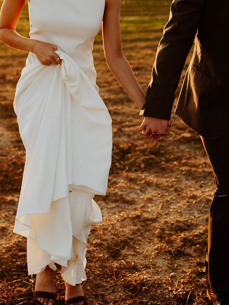 Simple Backless V-Neck Chiffon Wedding Dresses  Sleeveless Bridal Gowns WD420