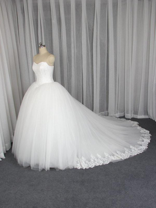 Elegant Off-The-Shoulder Tulle Lace Ball Gown Wedding Dresses  Bridal Gowns WD513