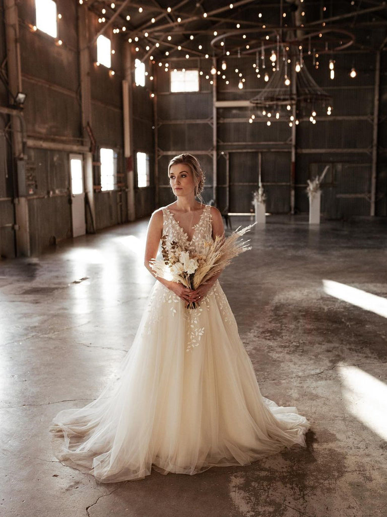 Enchanting Applique Tulle A-line Wedding Dresses WD547