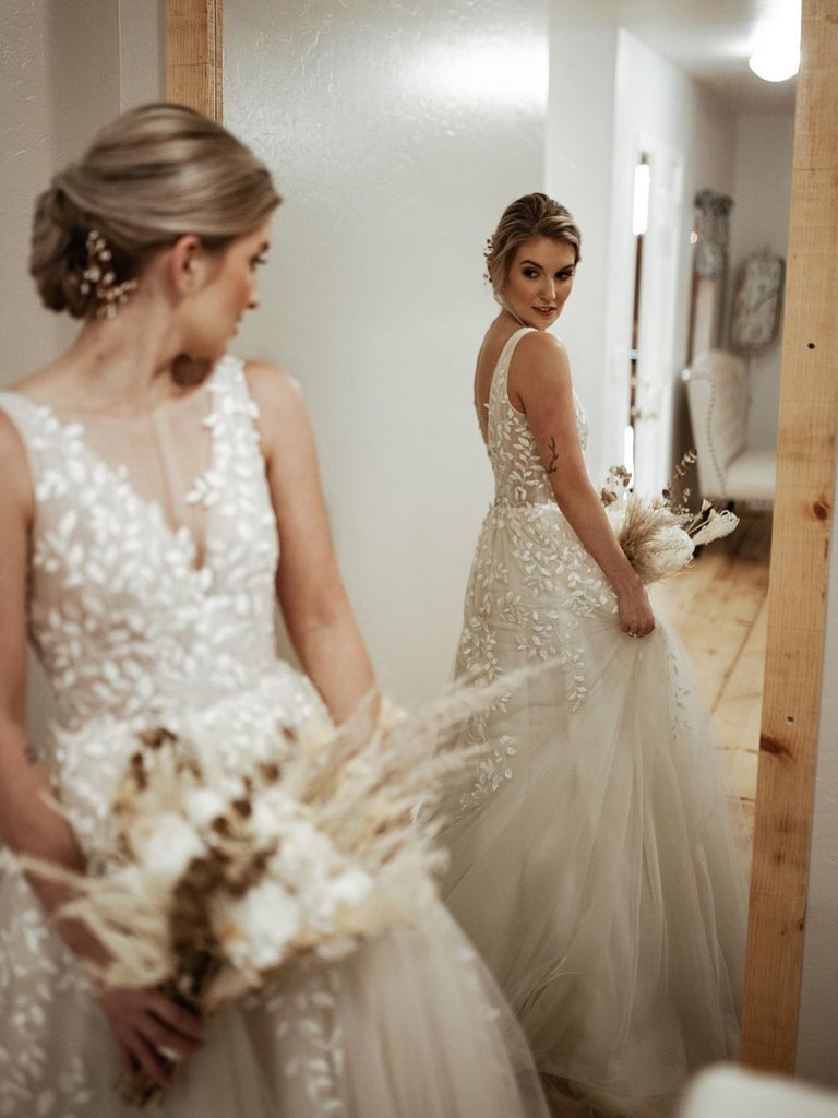 Enchanting Applique Tulle A-line Wedding Dresses WD547